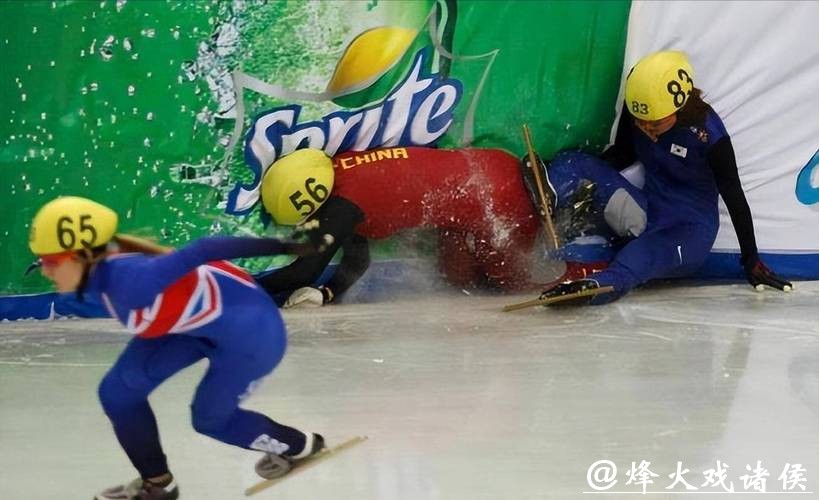 冰刀撞击冰面的刺耳声,在那一刻盖过了米兰赛场所有的欢呼 冰刀撞击冰面的刺耳声,在那一刻盖过了米兰赛场所有的欢呼